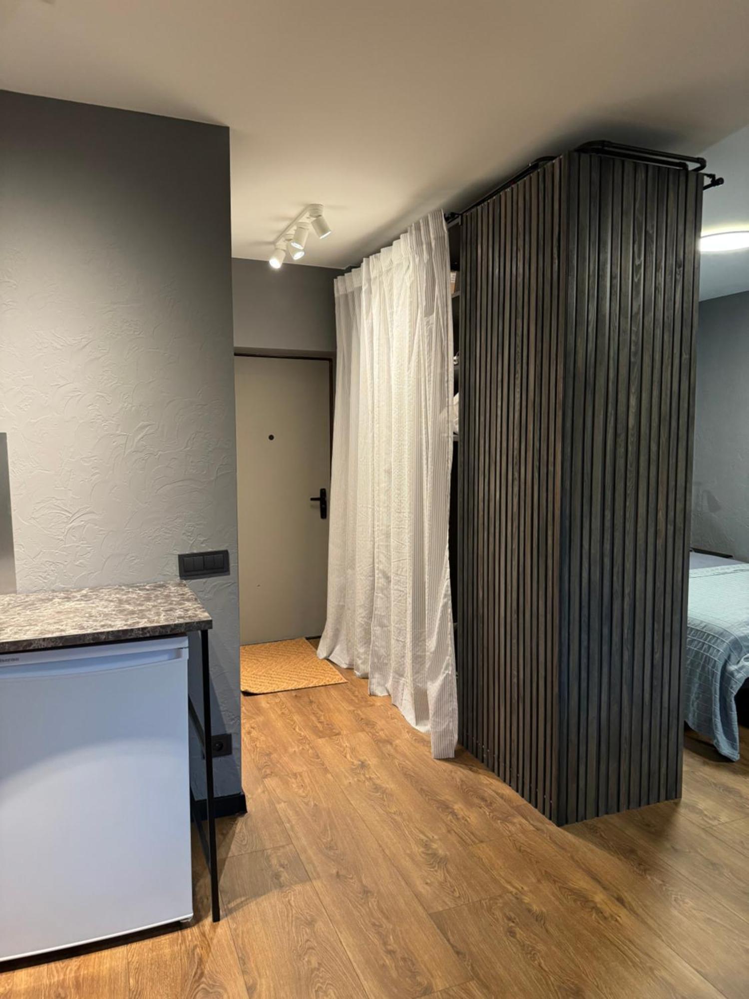 Little In Apartment *